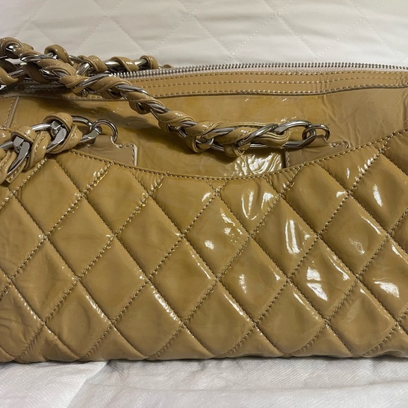 Amazing Chanel Patent Quilted Day Glo Flap Bag-neutral Beige color NWT!!! - Picture 2 of 8